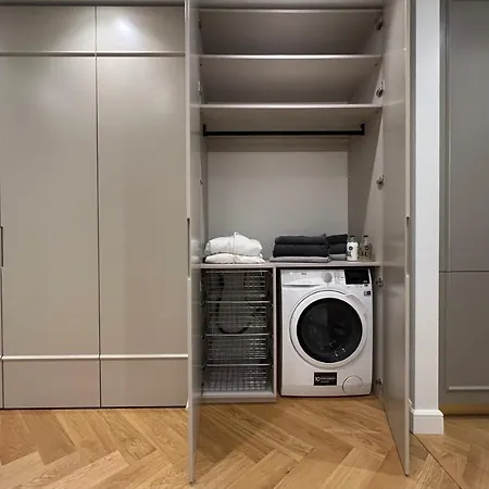 Ambassador Apartment *