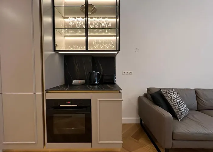 Ambassador Apartment *