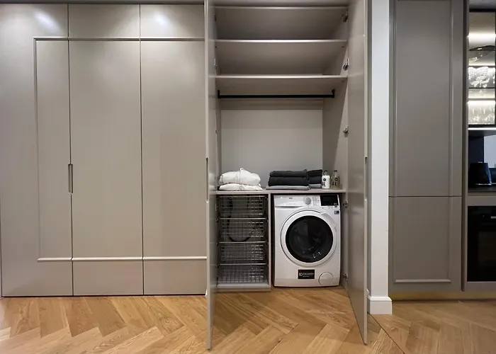 Ambassador Apartment *